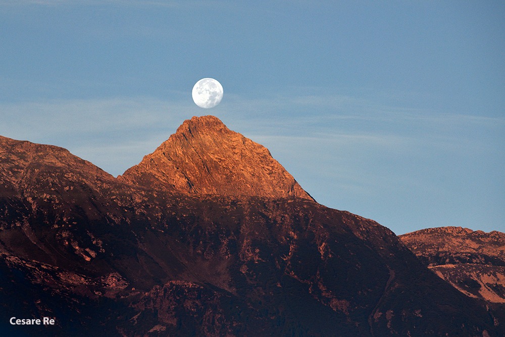 La Luna sul Pizzo del Ton, in Valle Antrona
